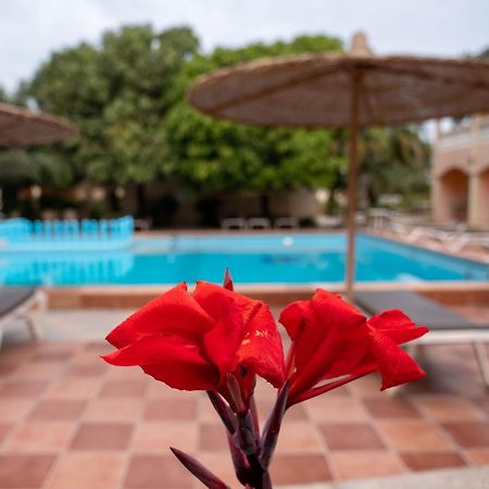 Cape Point Hotel Bakau Exterior photo