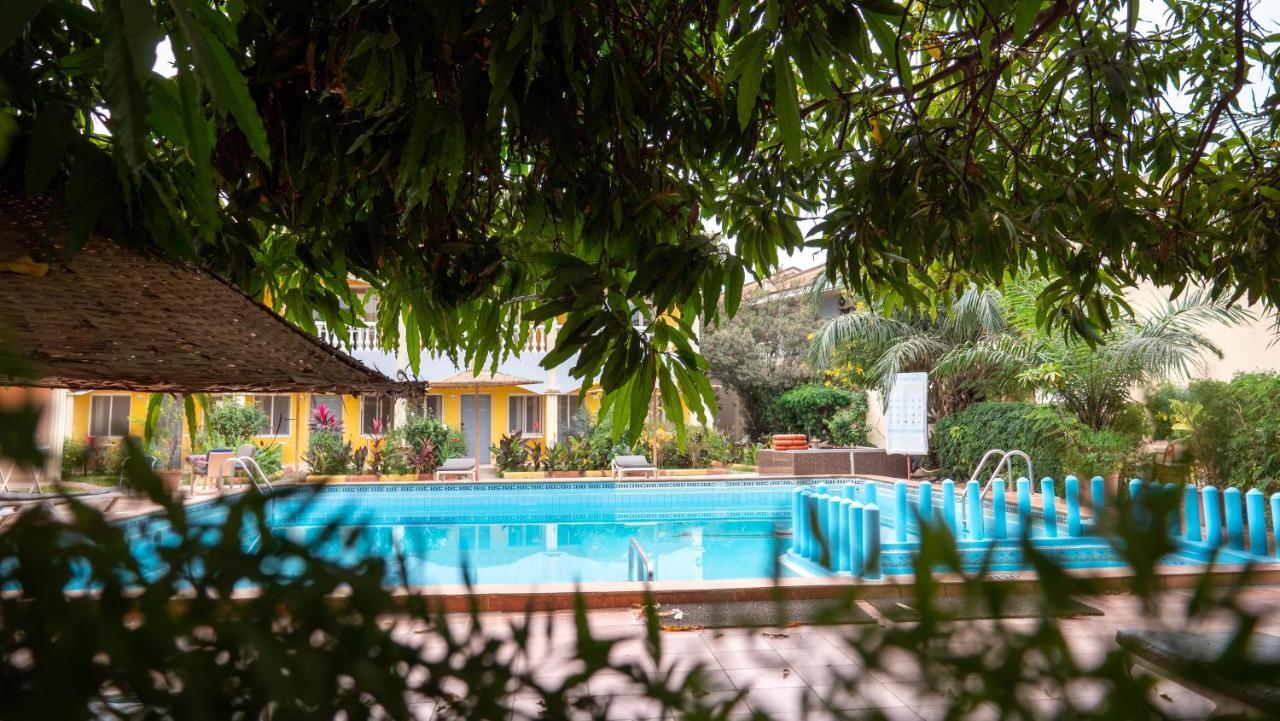 Cape Point Hotel Bakau Exterior photo