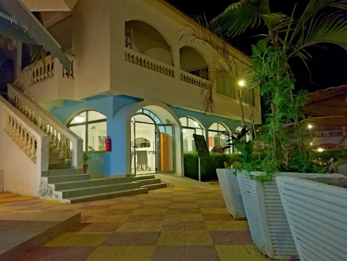 Cape Point Hotel Bakau Exterior photo