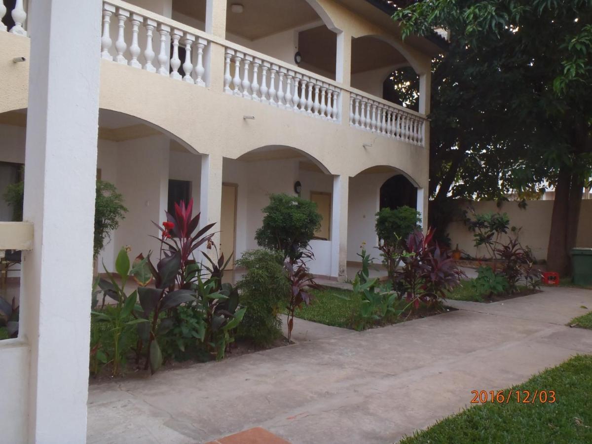 Cape Point Hotel Bakau Exterior photo