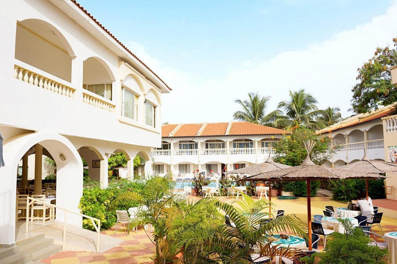 Cape Point Hotel Bakau Exterior photo