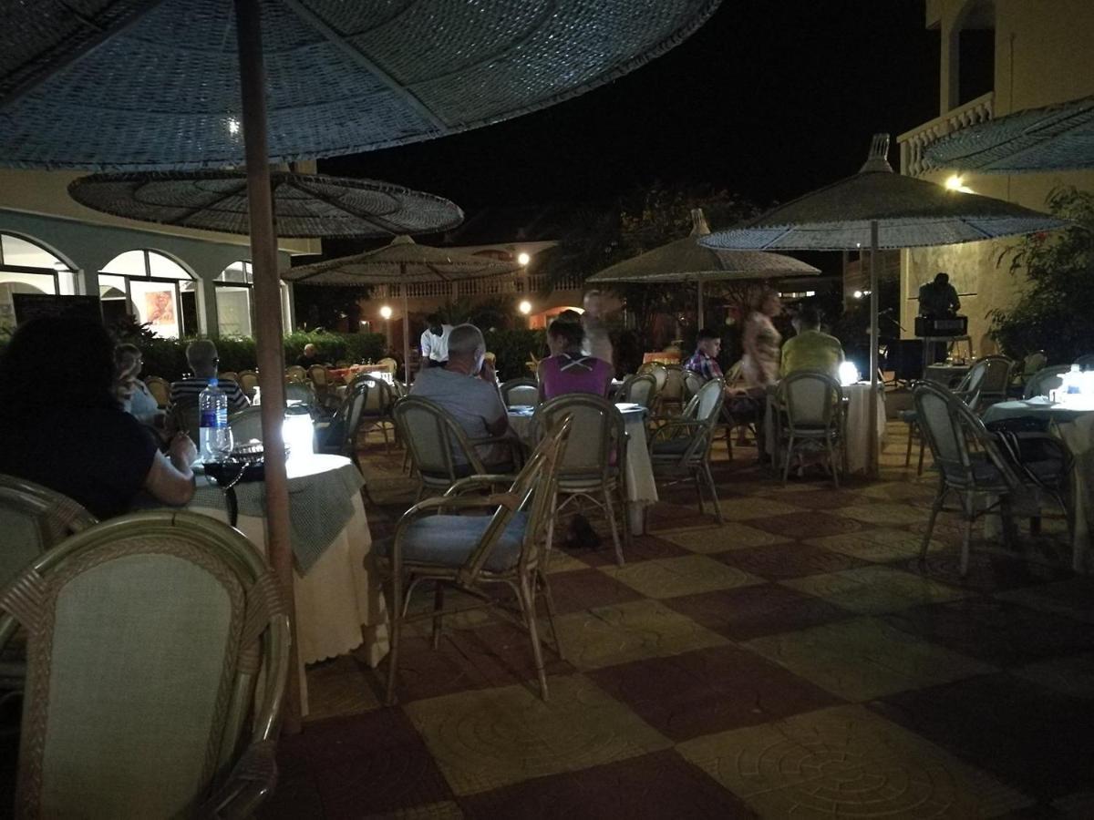 Cape Point Hotel Bakau Exterior photo