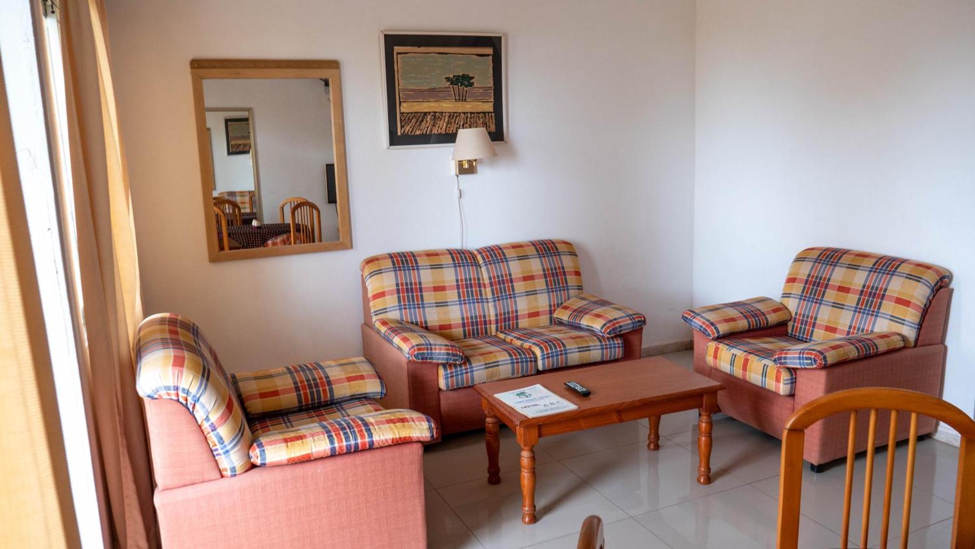 Cape Point Hotel Bakau Exterior photo