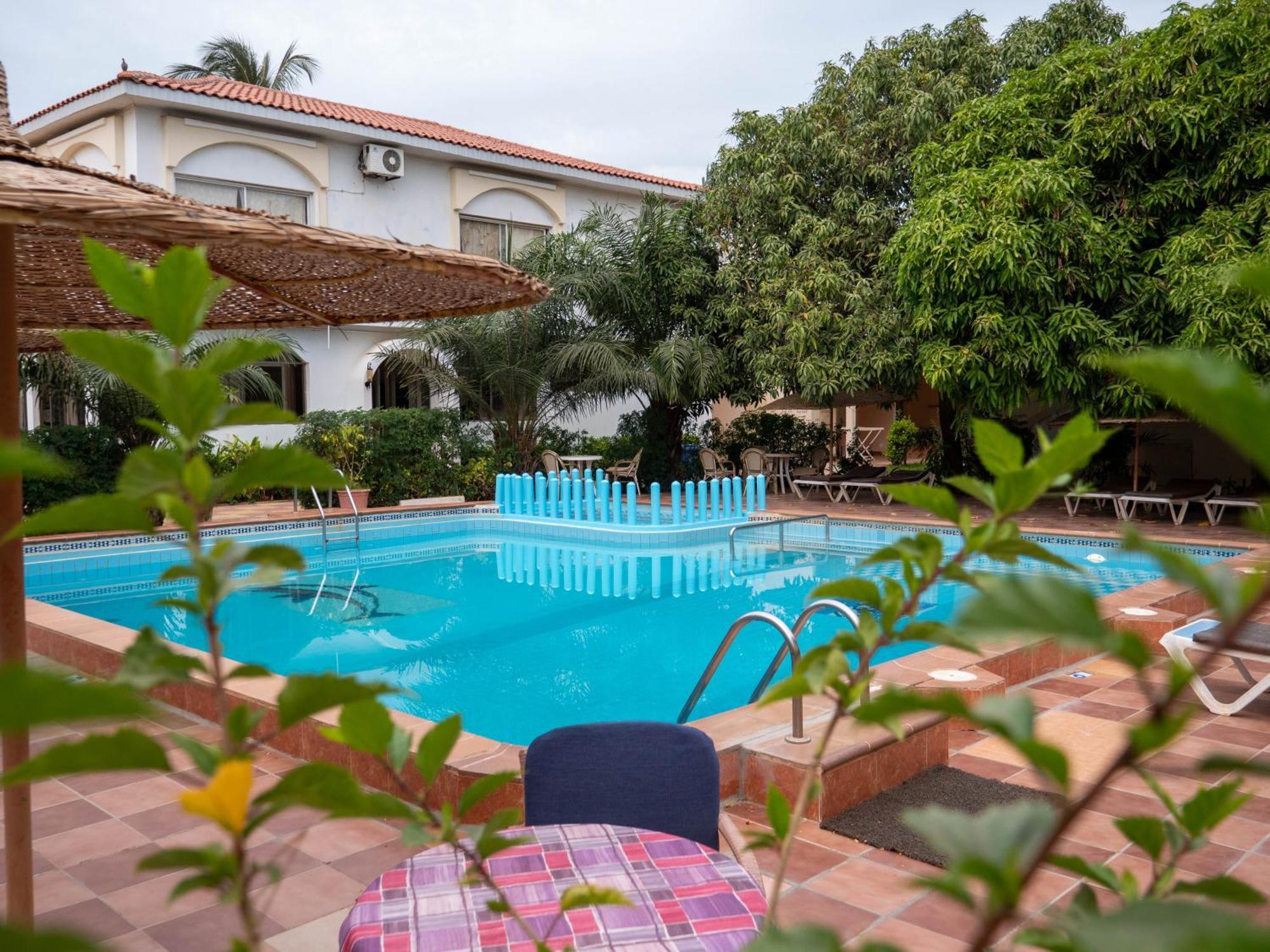 Cape Point Hotel Bakau Exterior photo