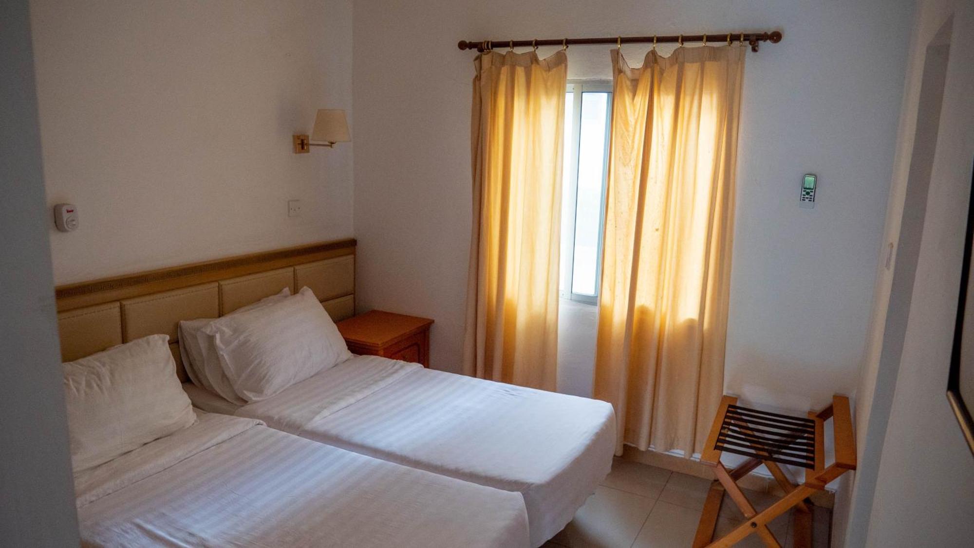 Cape Point Hotel Bakau Exterior photo