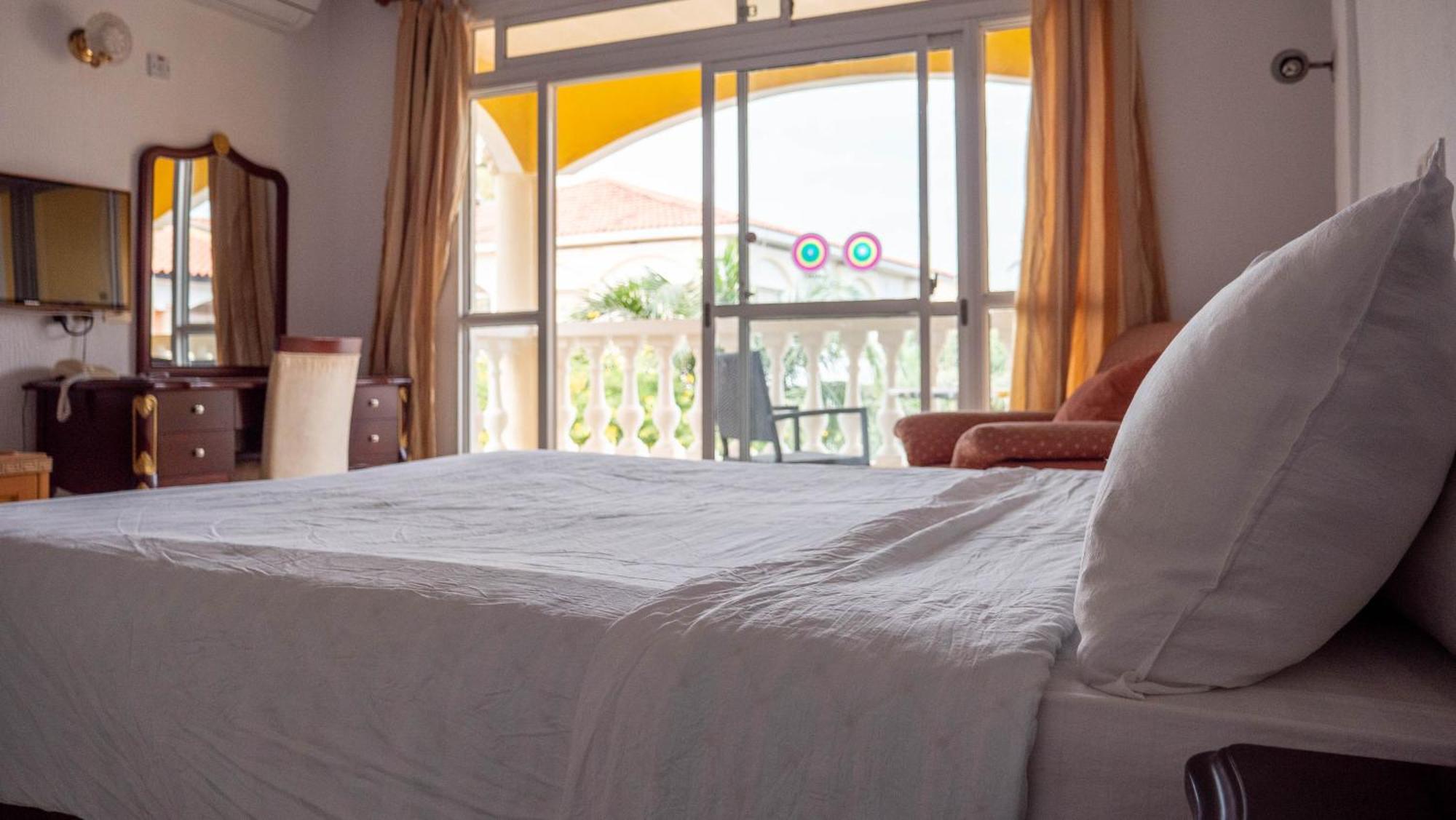 Cape Point Hotel Bakau Exterior photo
