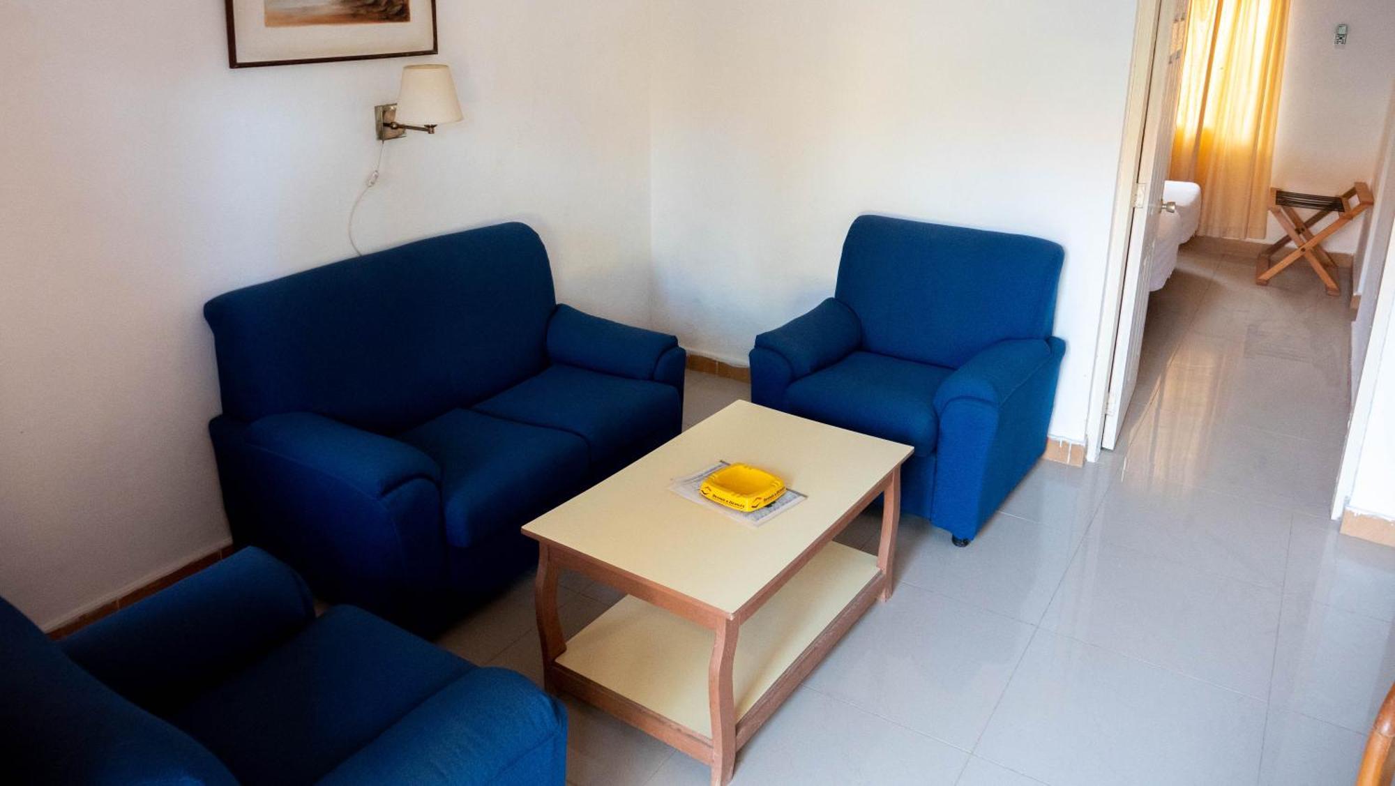 Cape Point Hotel Bakau Exterior photo