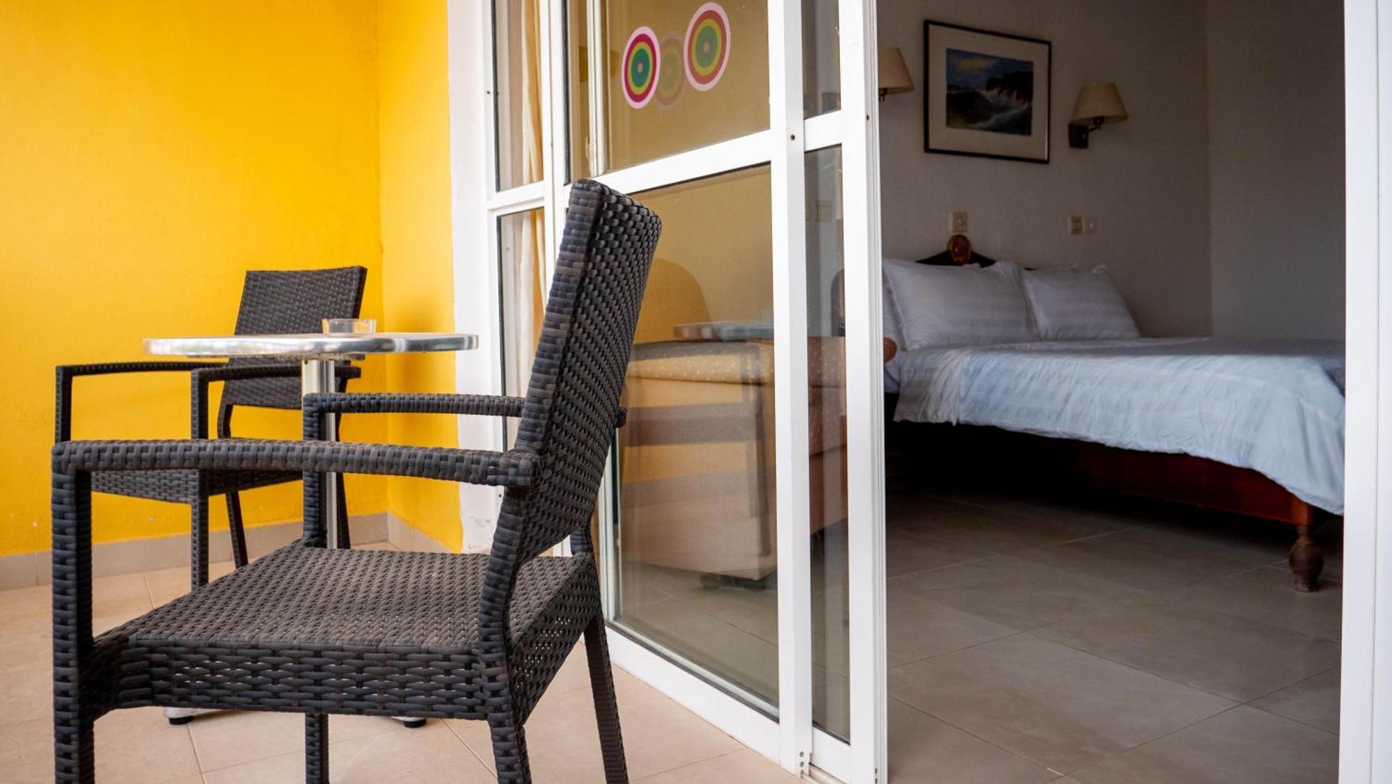 Cape Point Hotel Bakau Exterior photo