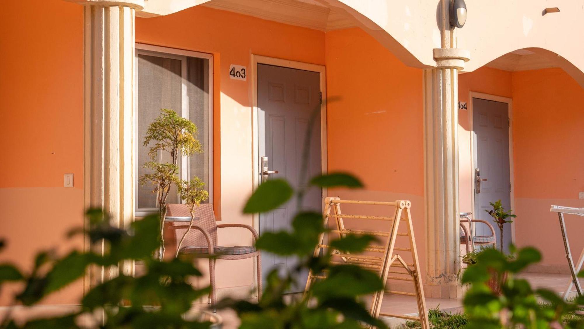 Cape Point Hotel Bakau Exterior photo