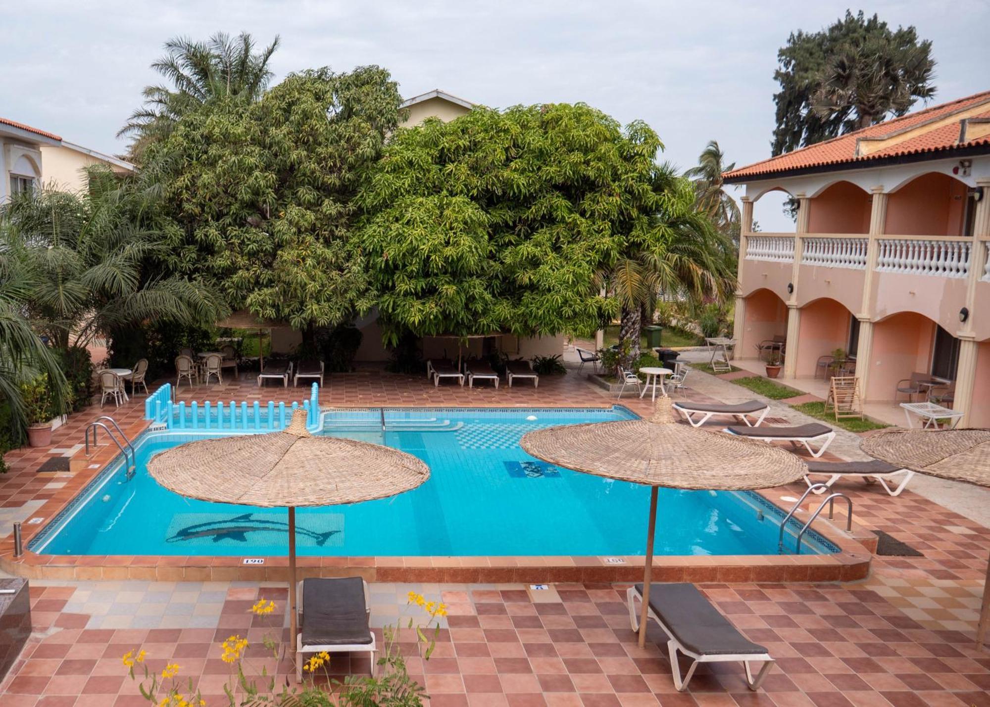 Cape Point Hotel Bakau Exterior photo
