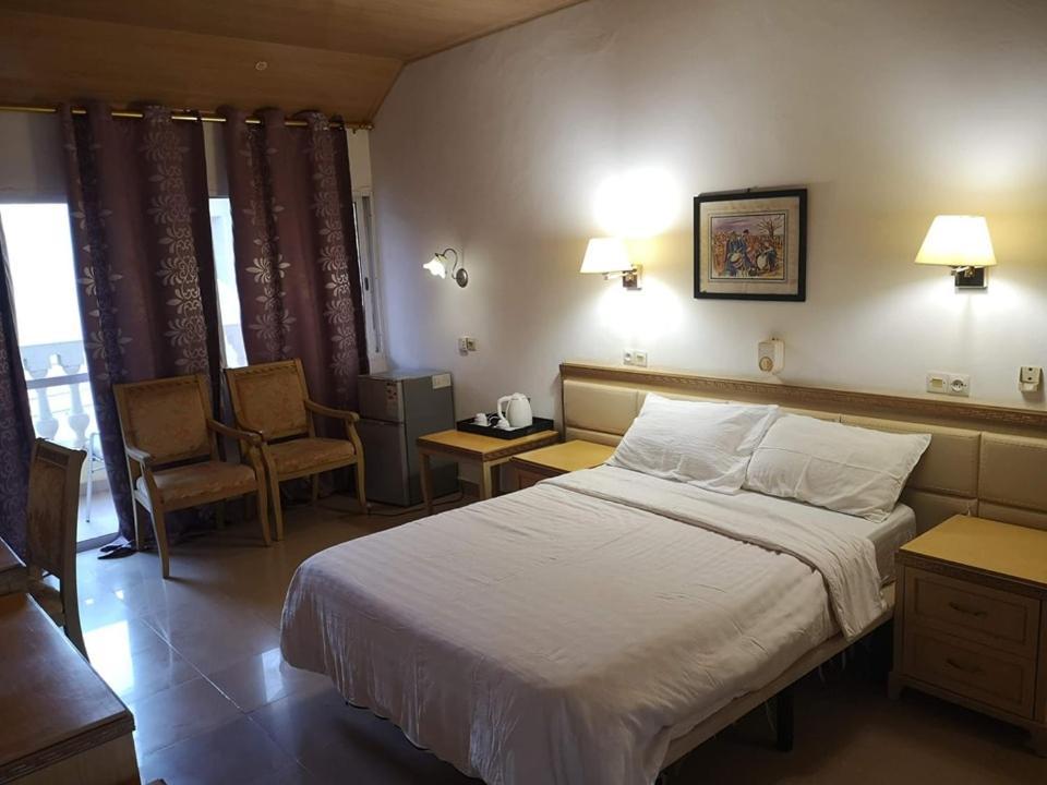 Cape Point Hotel Bakau Exterior photo